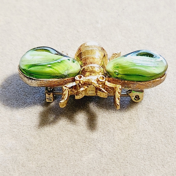 RARE Vintage Gold Tone J.J Jonette 3D Bee Insect Brooch Pin Green Art Glass Wing - Picture 3 of 7